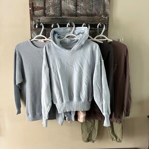 (5) Women's aerie & American Eagle Tops & (1) Bottoms all for $100